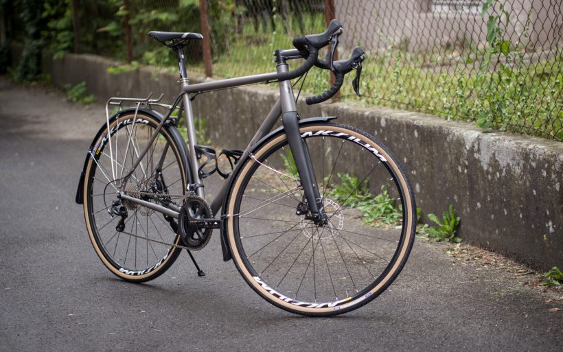 Titan Commuter mit Ständer