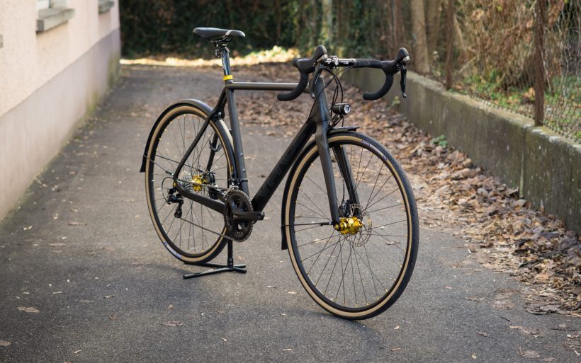 Goldener Carbon Commuter