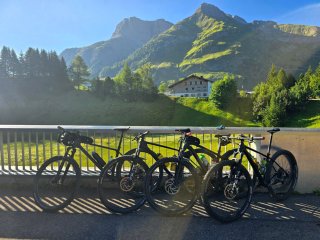 Liebe Grüße aus Gaschurn von deinen 4 VPace's von der Heckmair Route 🥰 könnt ihr den neuen im Rudel entdecken?