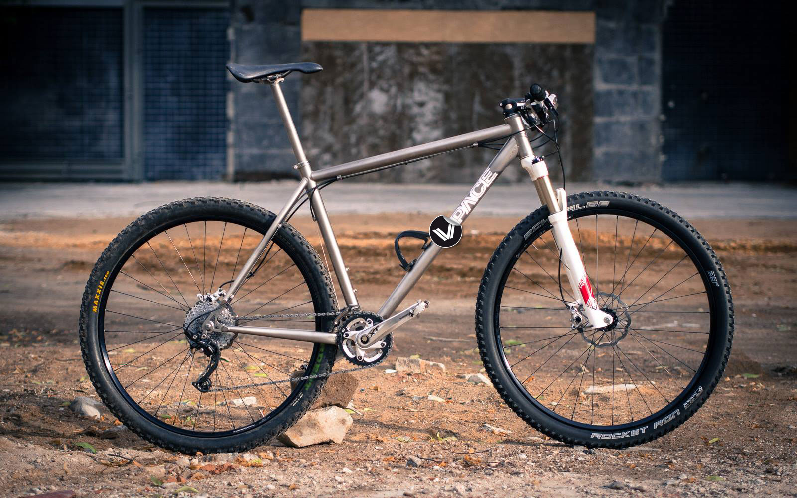 titan mountain bike 29er